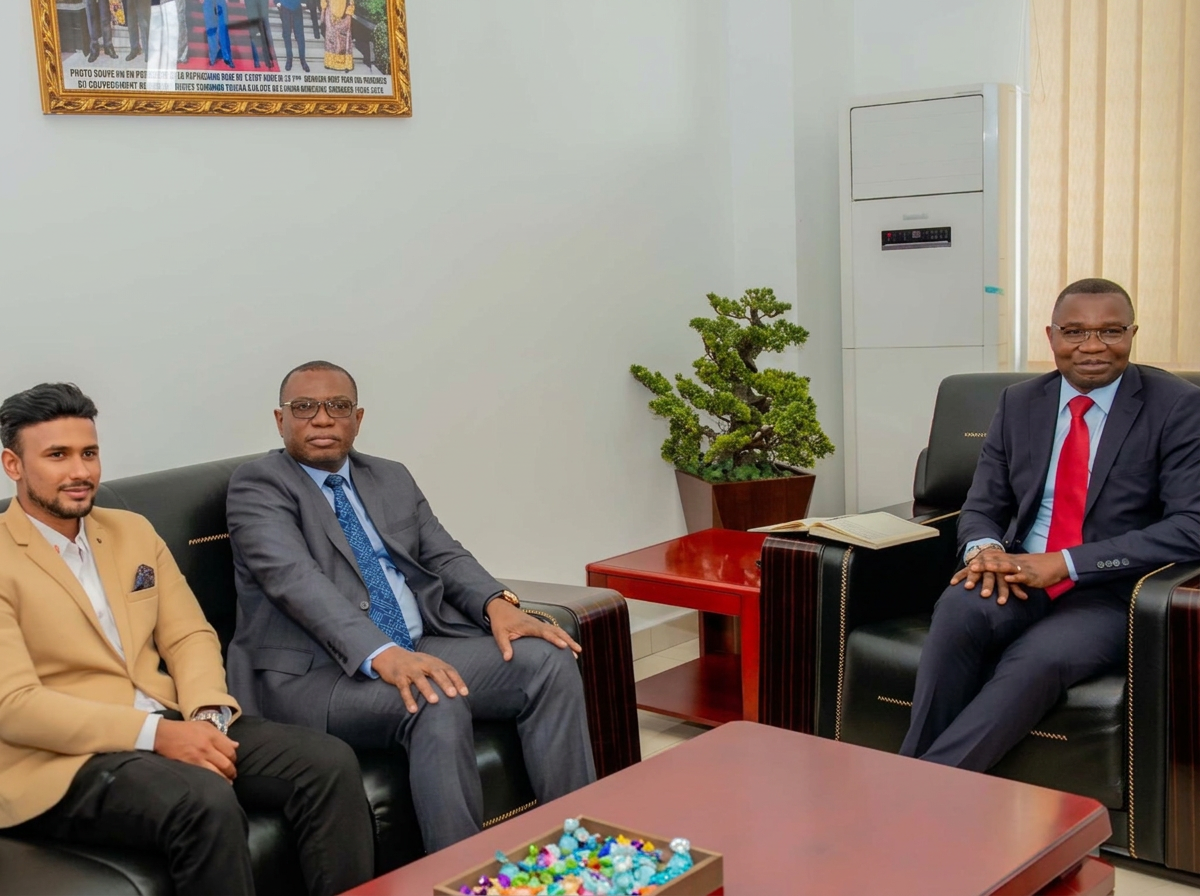 H.E. Julien Paluku Kahongya, Minister of International Trade & Commerce, DRC (far right), along with Lord Jason Temasfieldt (left).